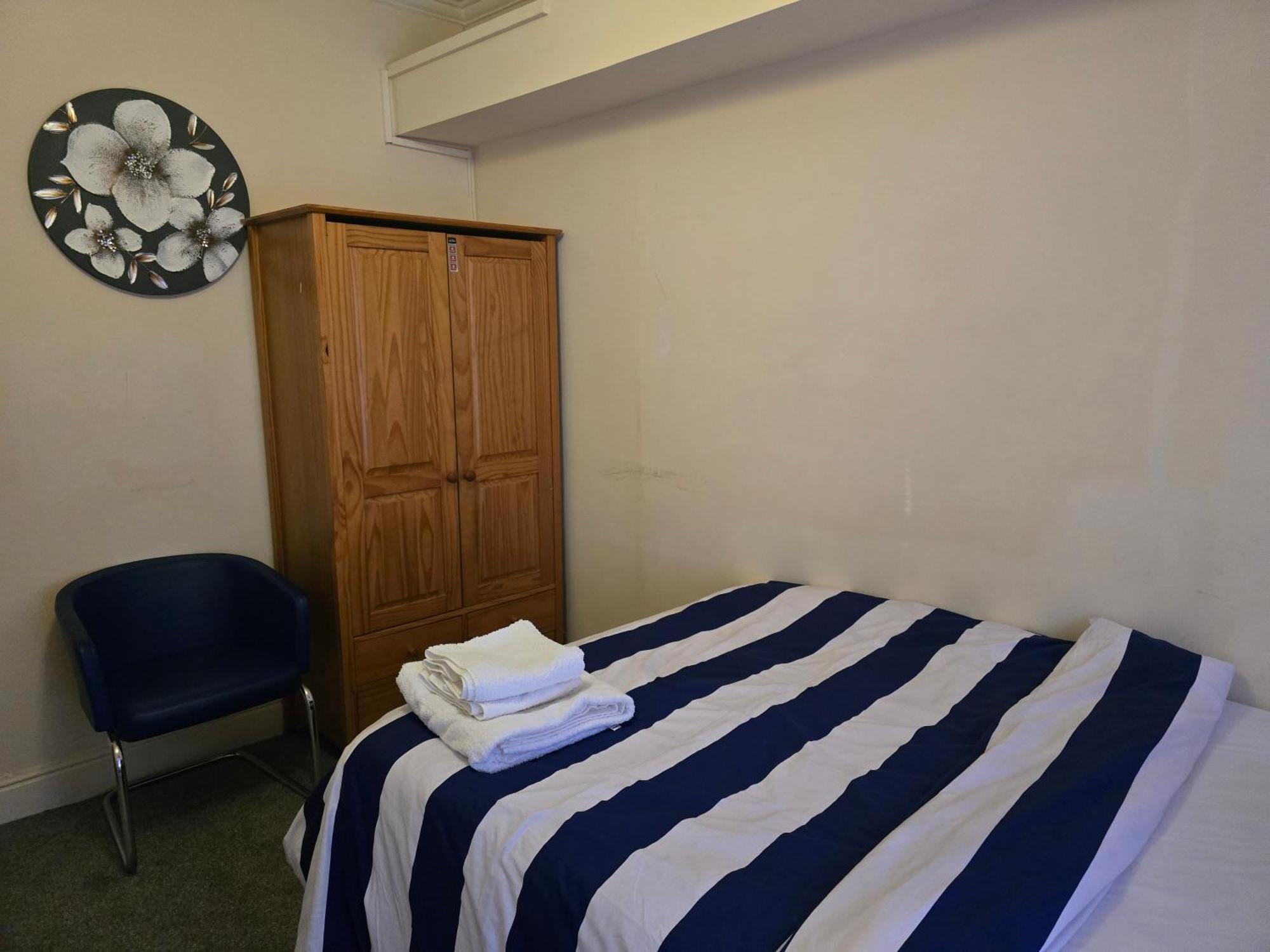Bed & Breakfast Realwood Homes *