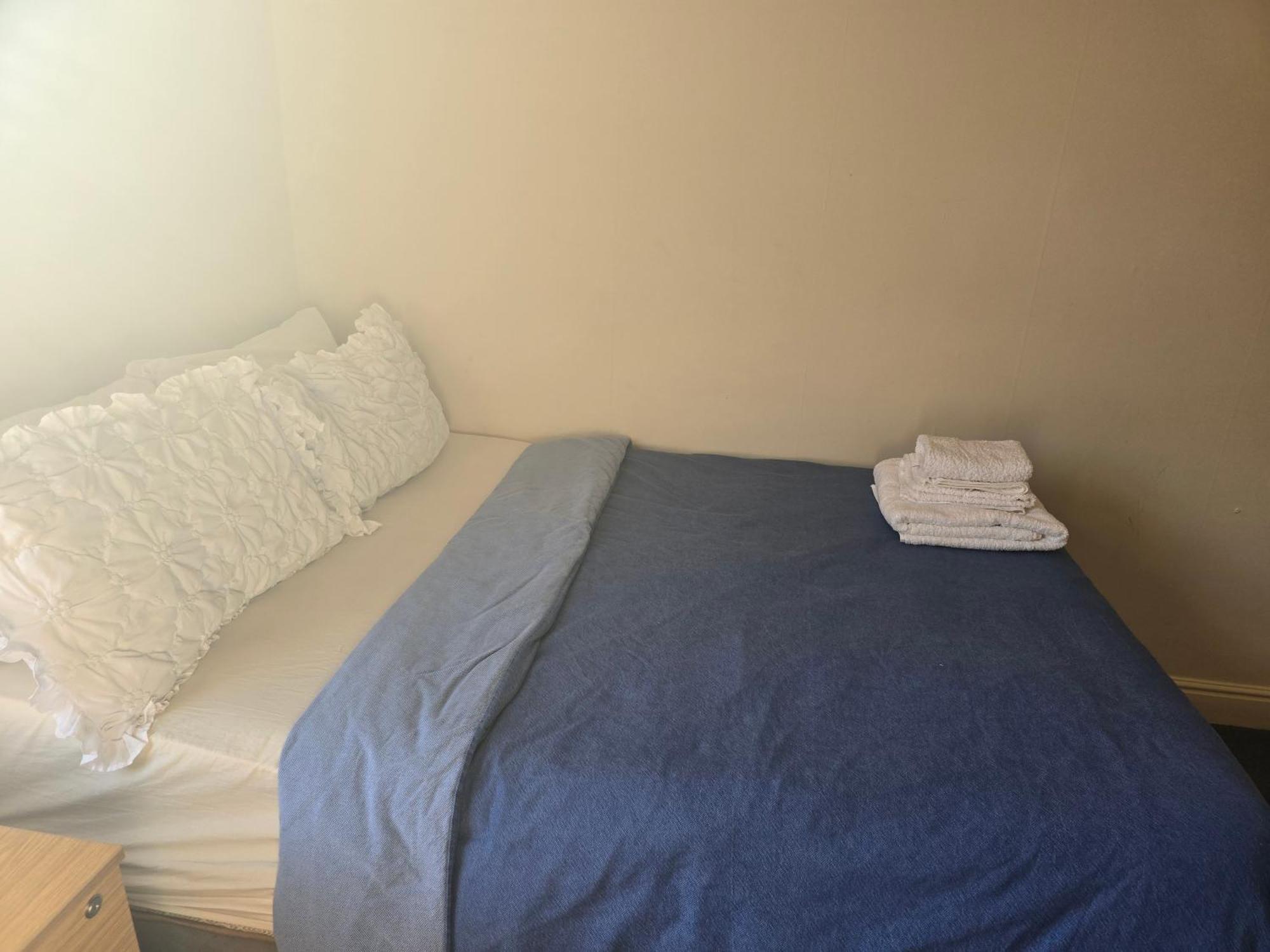 Realwood Homes Bed & Breakfast *